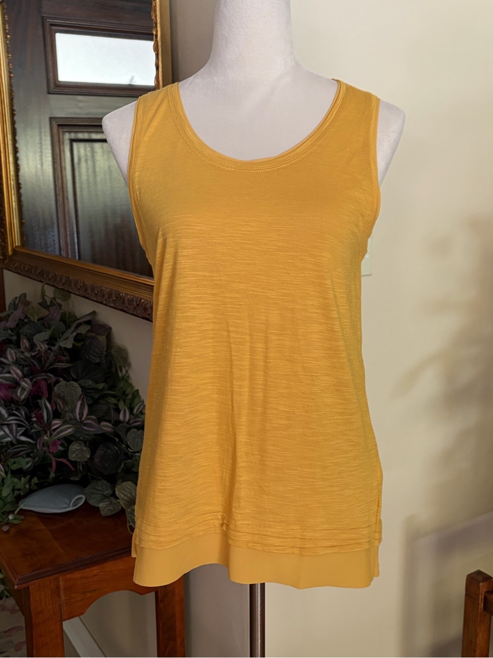 Banana Republic factory Sz Sm Yellow Womens Tank Top with detail hem